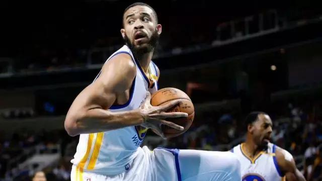 被“五大囧”摧毁的篮球人生，他真的是个脑残吗？