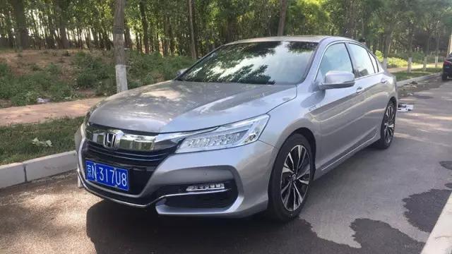 十代雅阁2.0t混动版试驾视频,混动雅阁爆发力