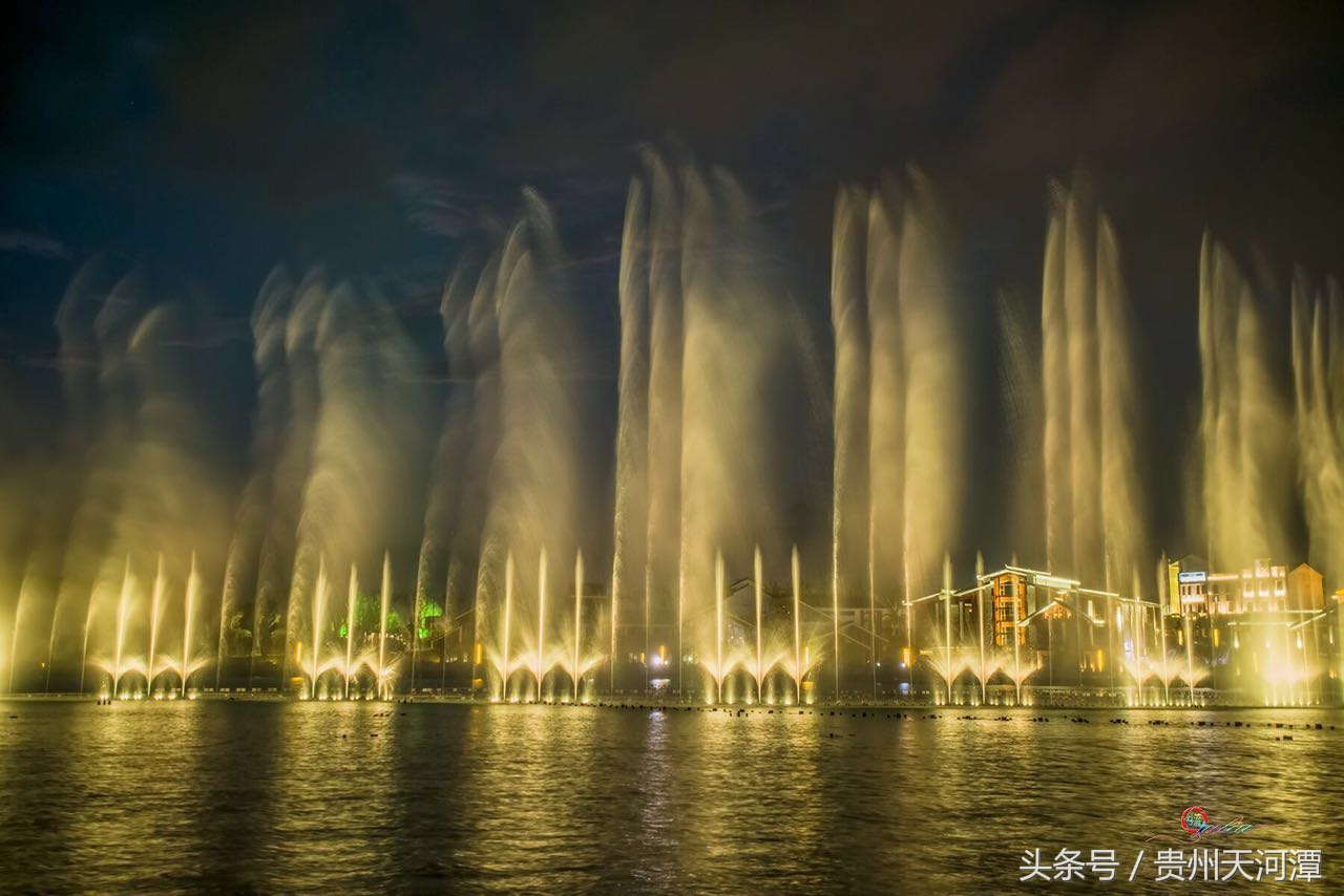 烟花灯光秀音乐喷泉,震动喷泉灯光秀音乐