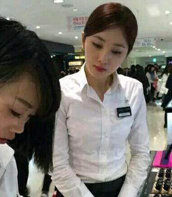 商场见到俊男靓女,商场看到漂亮的女孩子