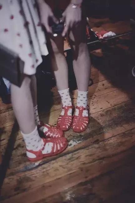 小时候我嫌这双鞋low，全身塑料的它现在要卖好几千块！