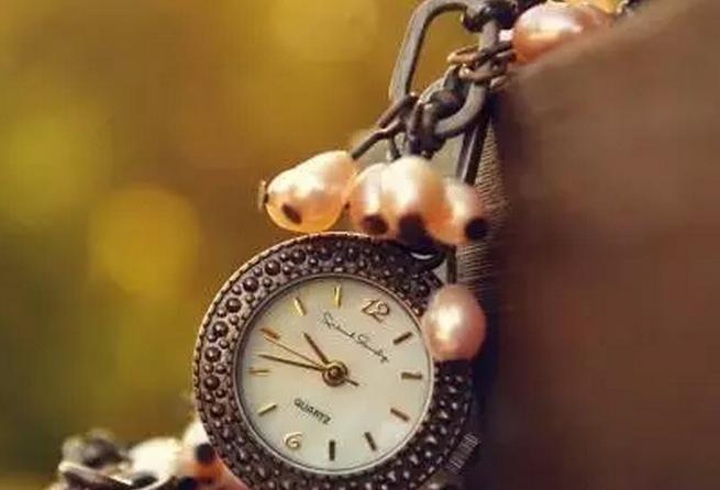 她有故事我有酒完整版文案,我有故事你有酒吗dj完整版