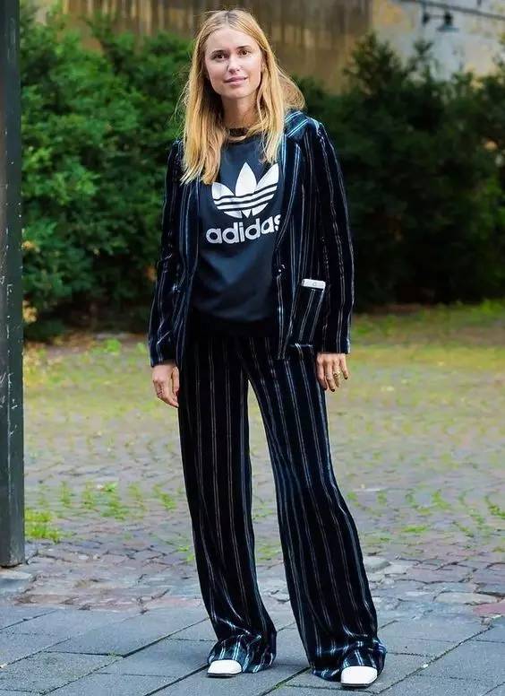 西装+T恤=时髦帅气又有女人味