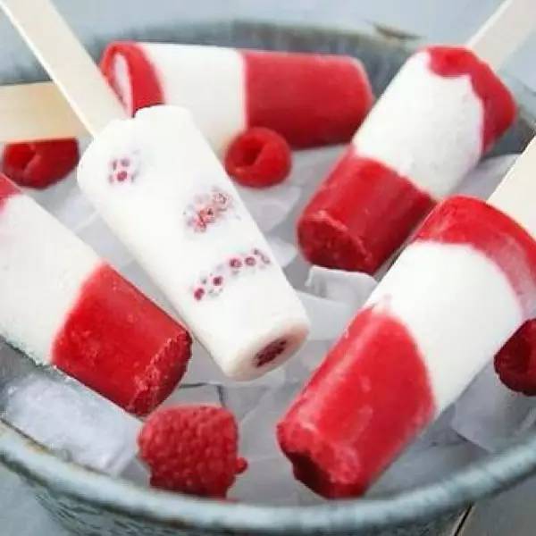 周末，宅在家里不如开始做冰棒吧！想吃什么口味自己选，这个夏天才不算浪费！