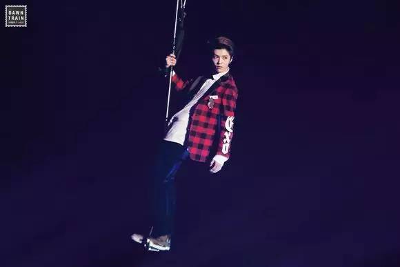 鹿晗森林里的小鹿,鹿晗杨树林