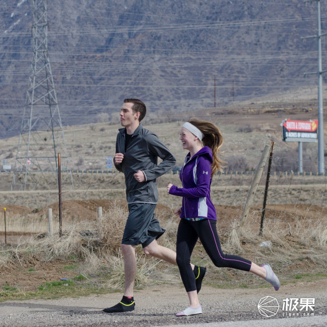 踩水速干跑步鞋,阿迪耐克袜子鞋