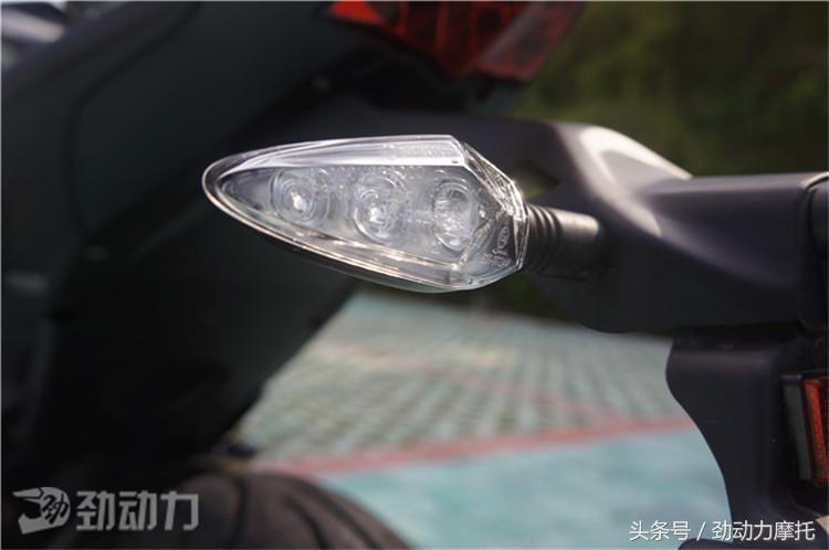 贝纳利弯梁rfs150i可以装尾箱吗,贝纳利弯梁rfs150i测评