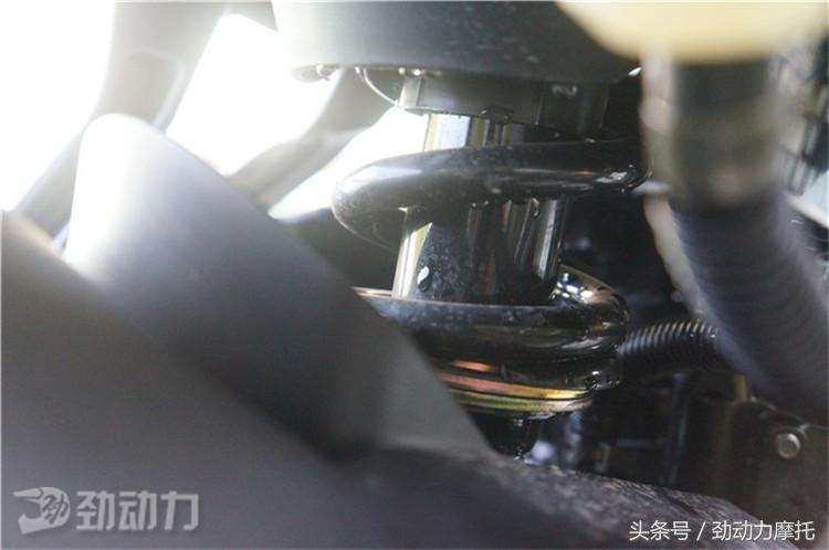 贝纳利弯梁rfs150i可以装尾箱吗,贝纳利弯梁rfs150i测评