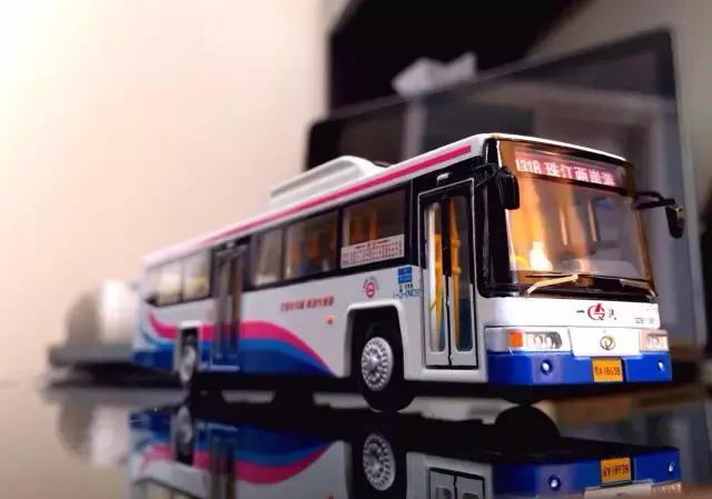 还坐什么地铁？坐上这趟最美公交，我宁愿堵成狗！