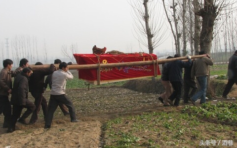 梦里有棺材是什么意思,梦里看见棺材是怎么回事