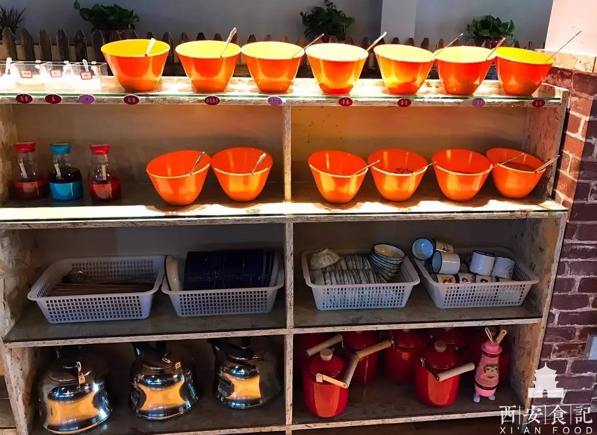 老字号的串串店太惊艳了来撸串啊,这家串串又好吃又便宜