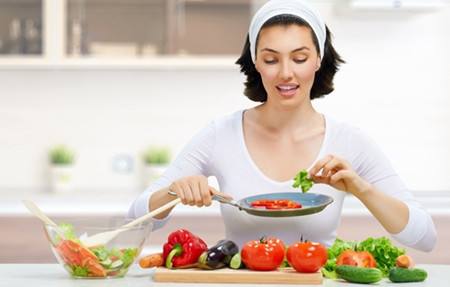 7个信号预示女性绝经，如何推迟？只有4招！