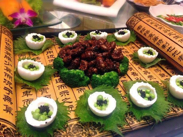 生吃活蝎方法,生吞活蛇会怎么样