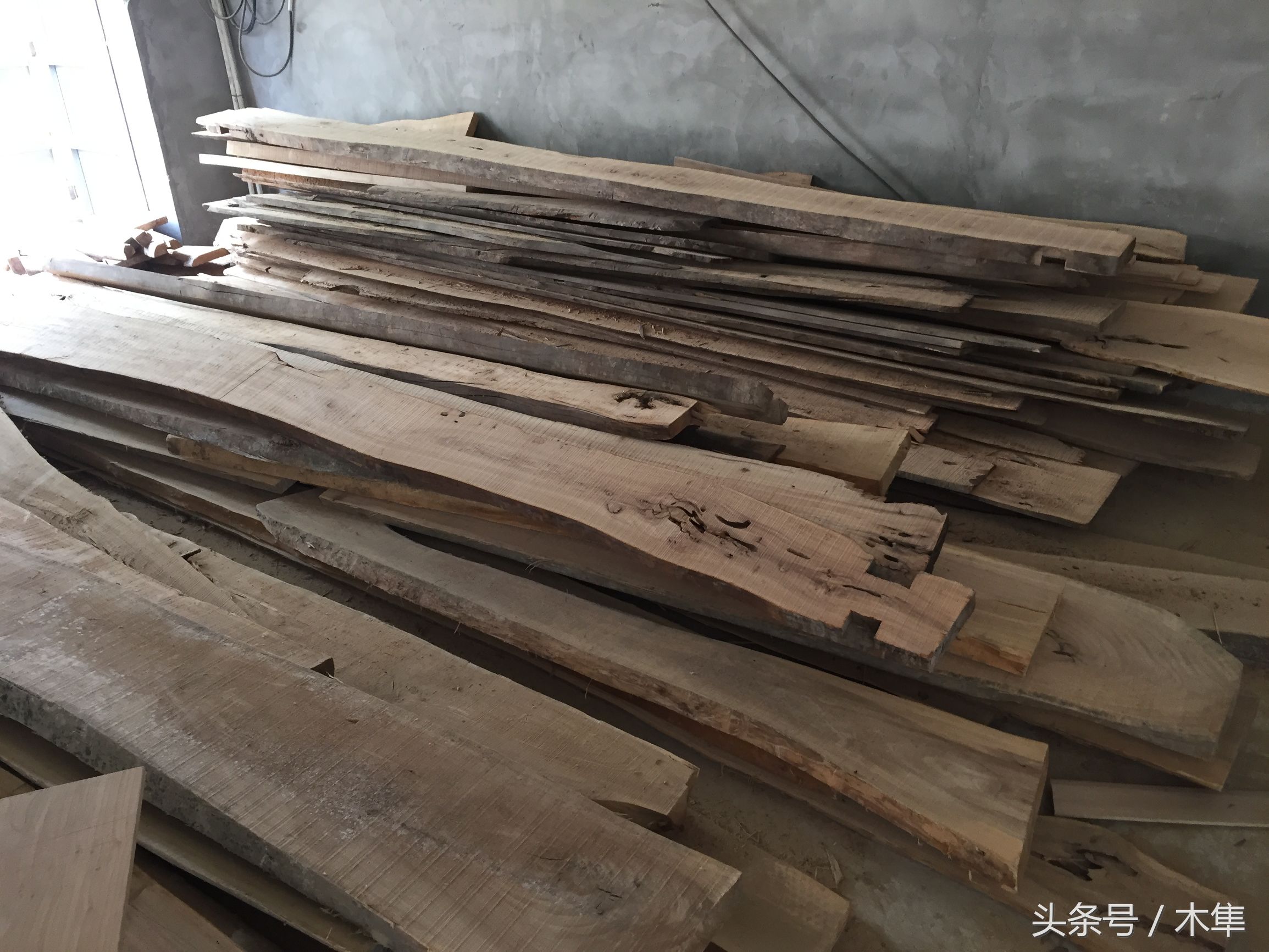 带大家参观红木家具厂,家具小作坊