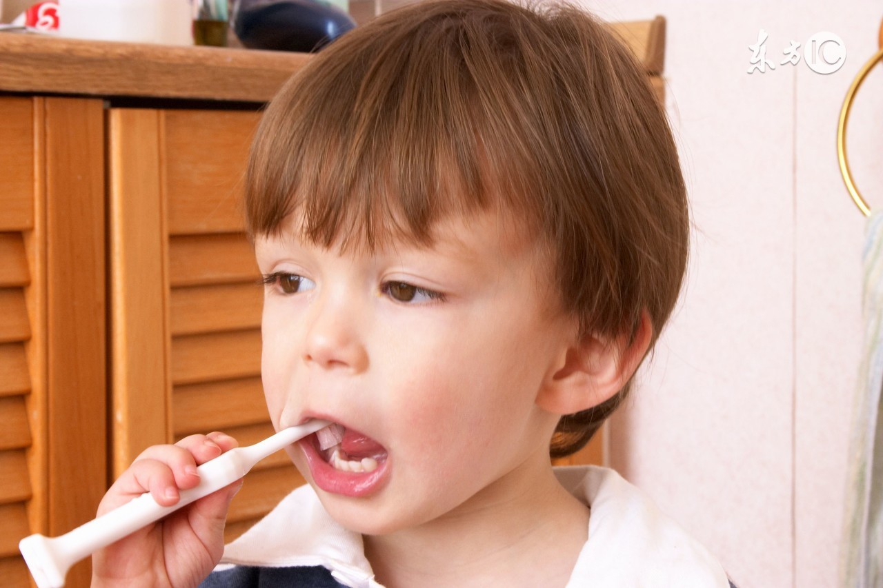 两岁宝宝不爱刷牙洗脸怎么引导,两岁宝宝牙齿发黑不爱刷牙怎么办