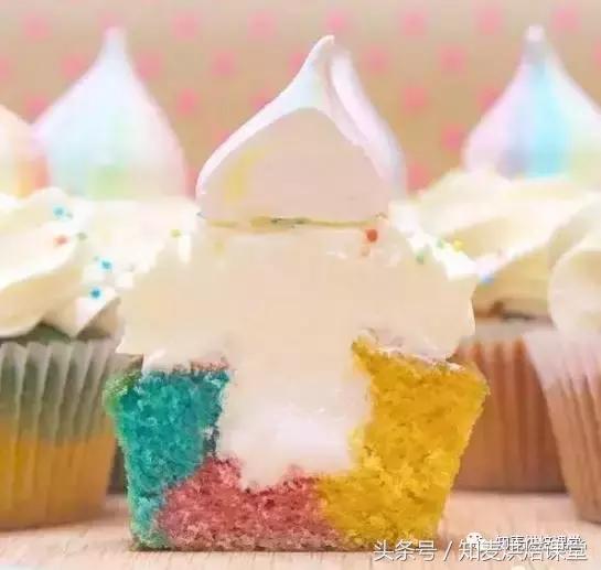 最简单蛋糕裱花教程新手,纸杯蛋糕裱花零基础视频教程