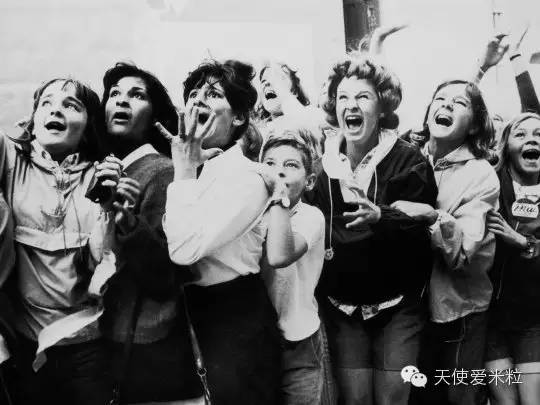 凯特哈德森墨镜遮面,凯特哈德森红毯秀