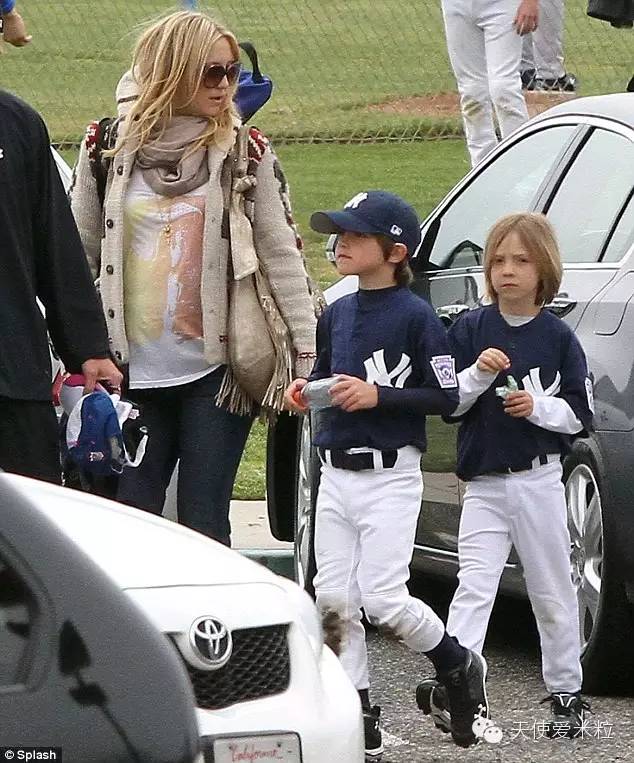 凯特哈德森墨镜遮面,凯特哈德森红毯秀