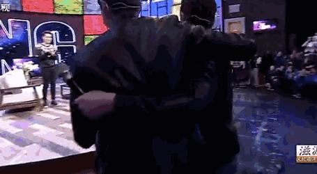 是胡也是霍，情人节伙着过，为什么最近这本时尚杂志卖疯了？