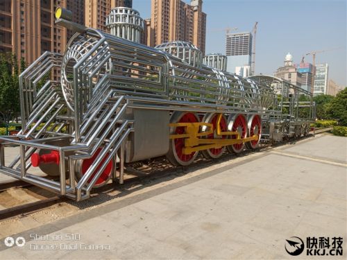 2599元！金立S10体验评测：全球首款四摄像头手机