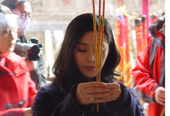 故事：路过土地庙许愿，不及时还愿，后代出不了状元