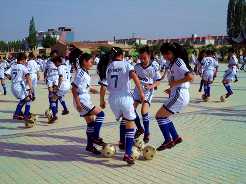 校园足球操,校园足球操震动全场