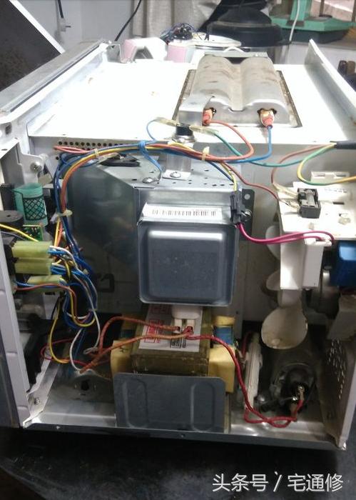 微波炉二极管击穿维修,微波炉磁控管插脚击穿怎么回事