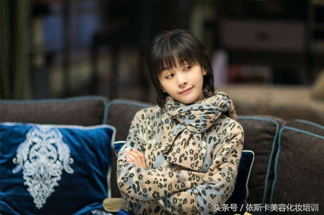 欢乐颂里曲筱绡的方包是什么牌子,欢乐颂第三集曲筱绡同款零食