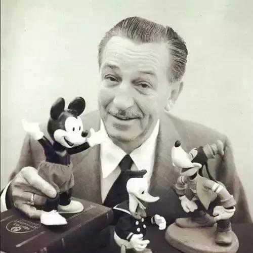 为了复活50年前的“冷冻人”，这个维修工背负了半世纪的骂名