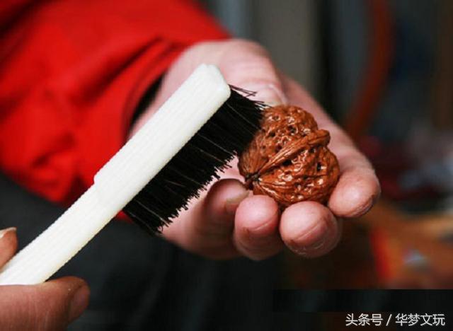 文玩核桃最简单的盘玩方法,文玩核桃在手里怎么盘玩