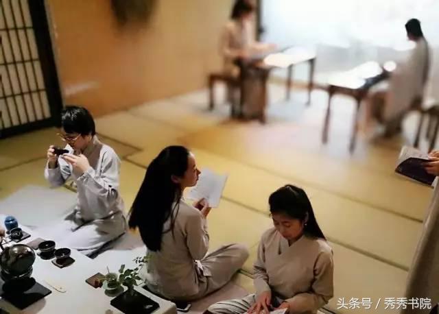 涂壁香凝汉殿中的意思,涂壁香凝汉殿中下一句