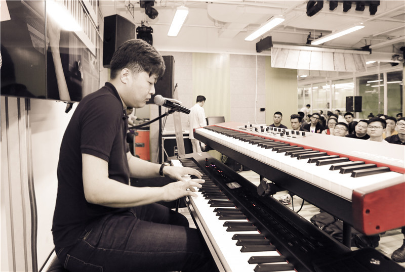 刘卓键盘手什么水平,刘卓不是键盘吗