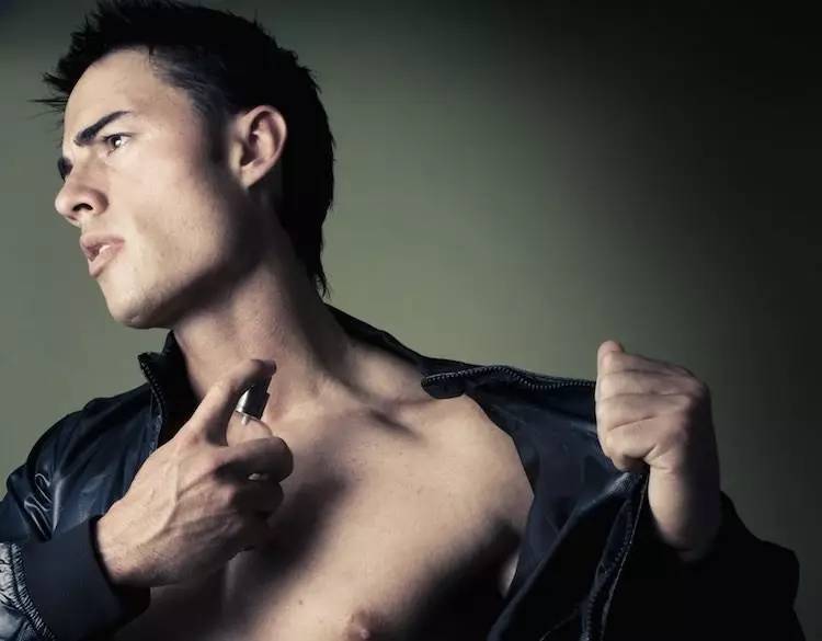 帖红妆·香水｜夏天到，你需要的是品位而不是“人”味