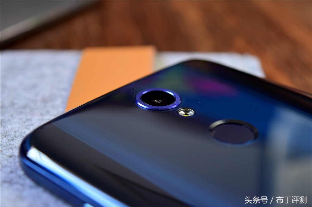 裸眼真能体验震动出屏？这款裸眼3D手机告诉你答案！