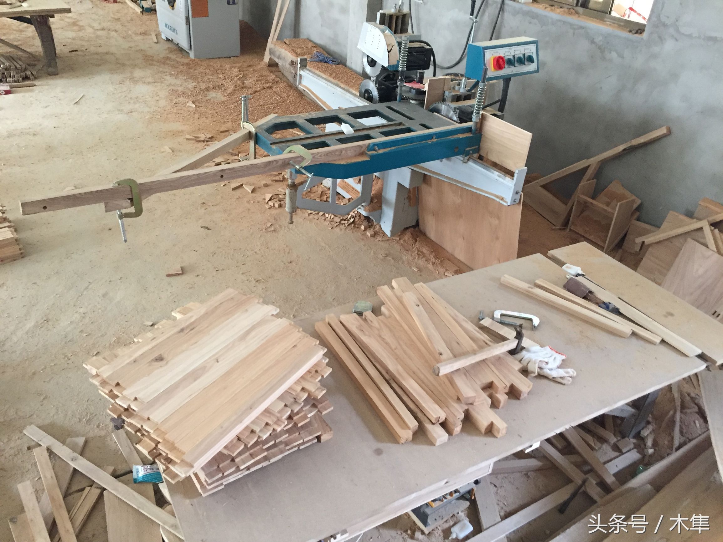 带大家参观红木家具厂,家具小作坊