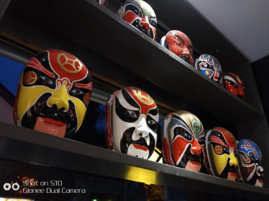 金立首款手机,金立的四摄手机s10