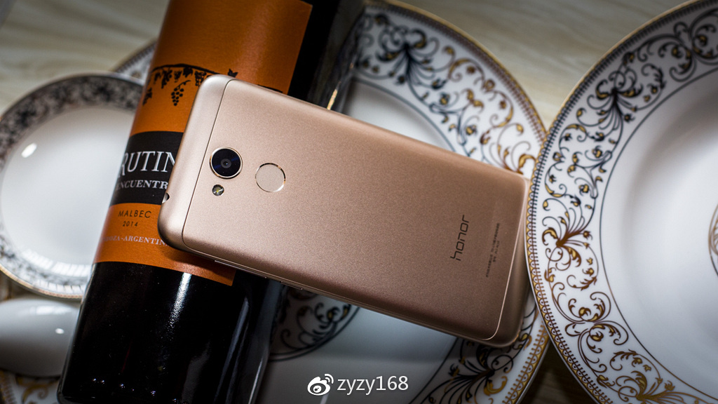 荣耀畅玩716g多少钱,1099元荣耀畅玩30plus