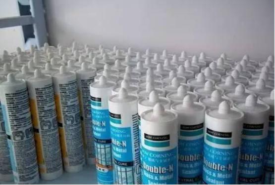 去除玻璃胶哪种方法最有效,用什么去除玻璃胶最好