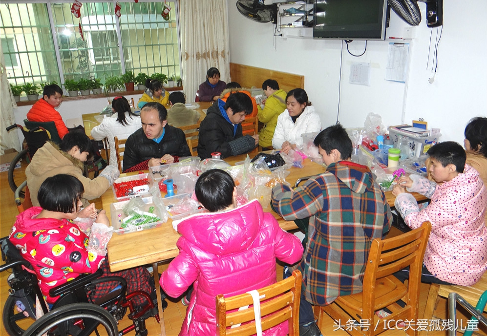 她们用4年时间、102种颜色、13900根线绣出《琴棋书画》