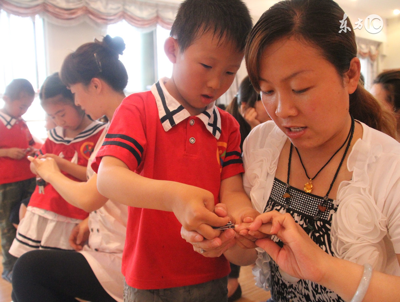 宝宝指甲太软多大就不断了,宝宝指甲白脆是怎么回事