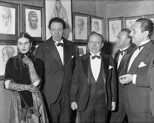 丈夫生性“贪色”，妻子竟不离不弃！艺术家的思维猜不透啊！