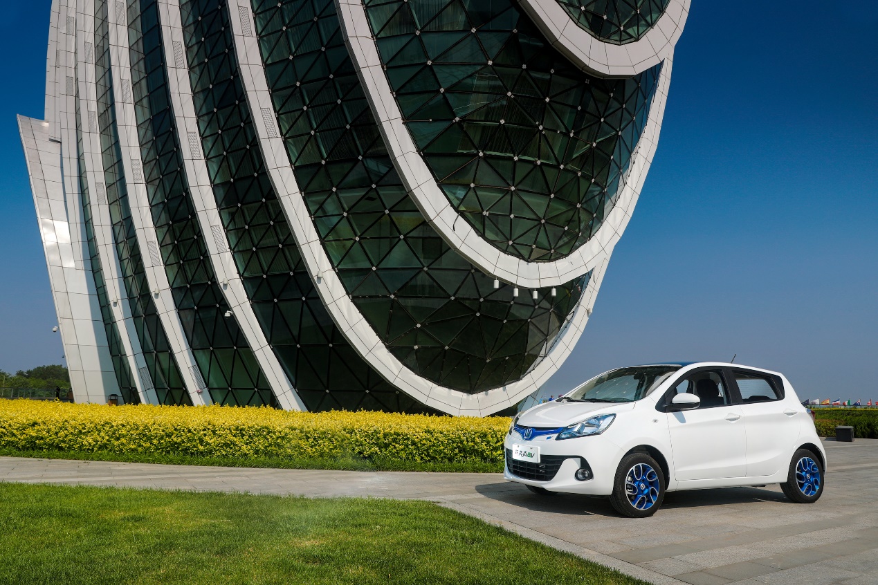 江淮iev6e和长安奔奔ev哪个好,新能源长安奔奔ev纯电动汽车