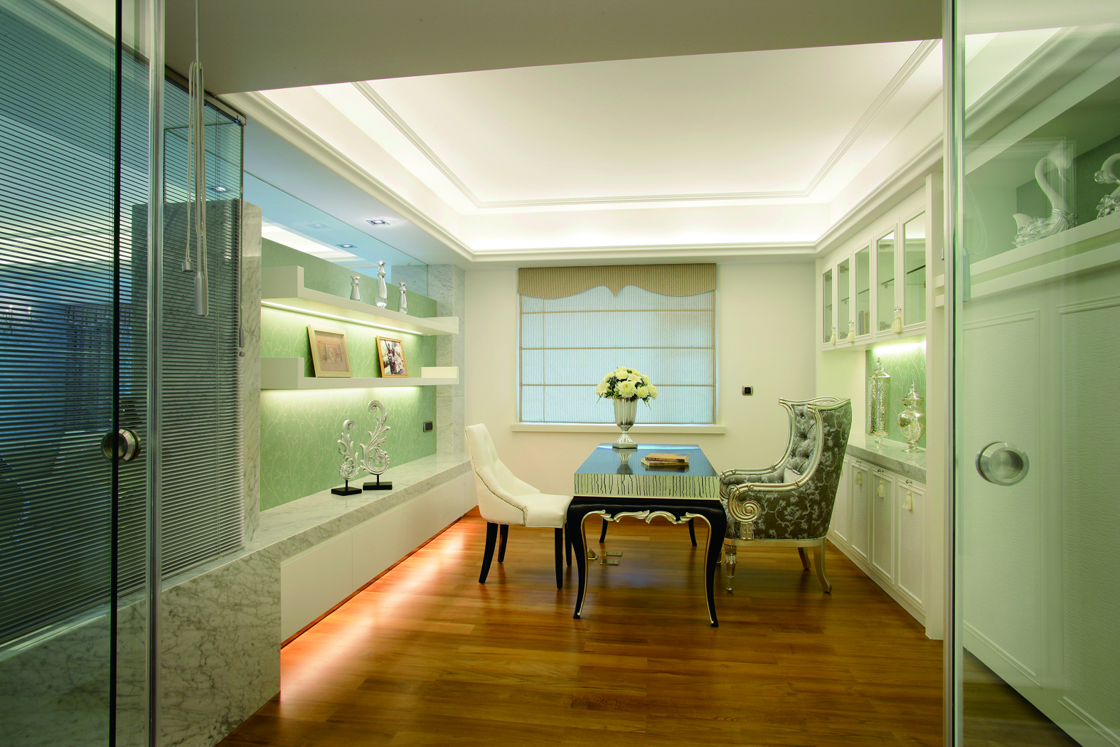 法式装修玻璃隔断房,郑州客厅玻璃隔断设计