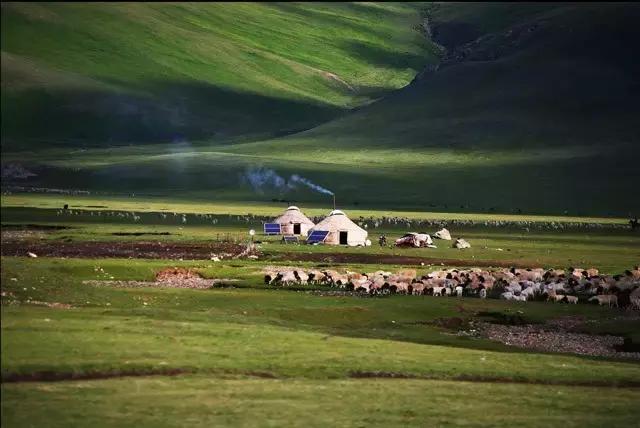 新疆南北疆大环线风景旅游专列,北京去新疆沿途风景