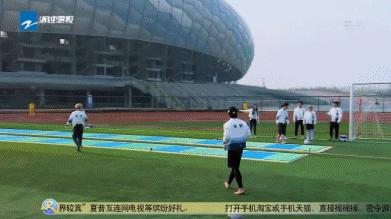 鹿晗甜蜜暴击两段吻戏,鹿晗现场偷瞄热巴的瞬间