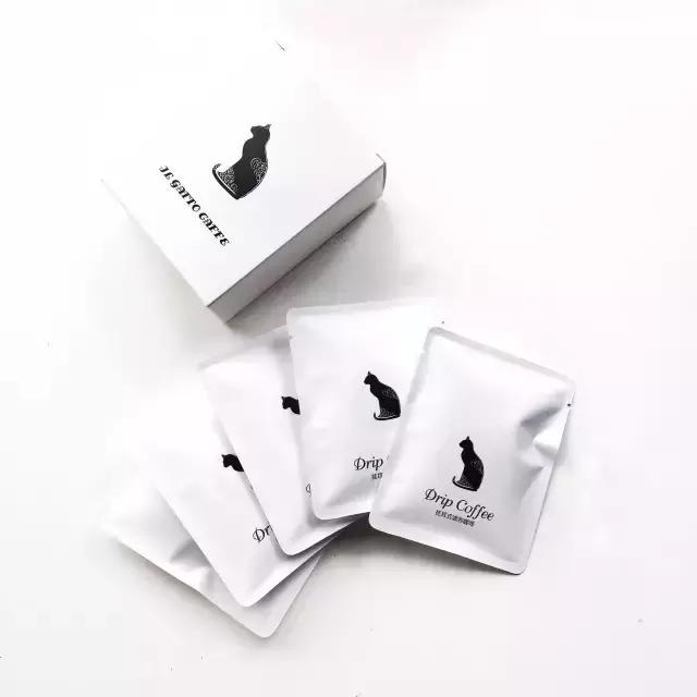 一对夫妻一墙之隔开两家咖啡店，上演的不是相爱相杀，而是了解