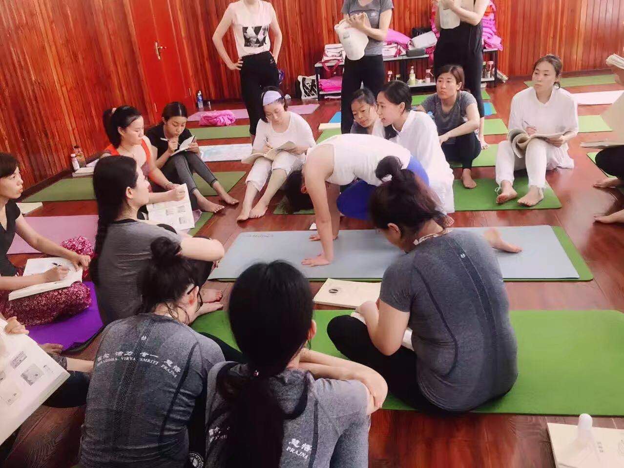 生理期瑜伽经络操口令完整版,生理期瑜伽运动30分钟完整版