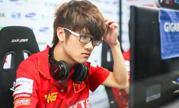 LOL若风微博晒帅照，P图技术突飞猛进？