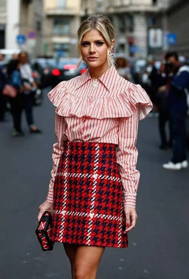 衣服塞裤子里怎么塞好看,塞衣服方法简单又好看