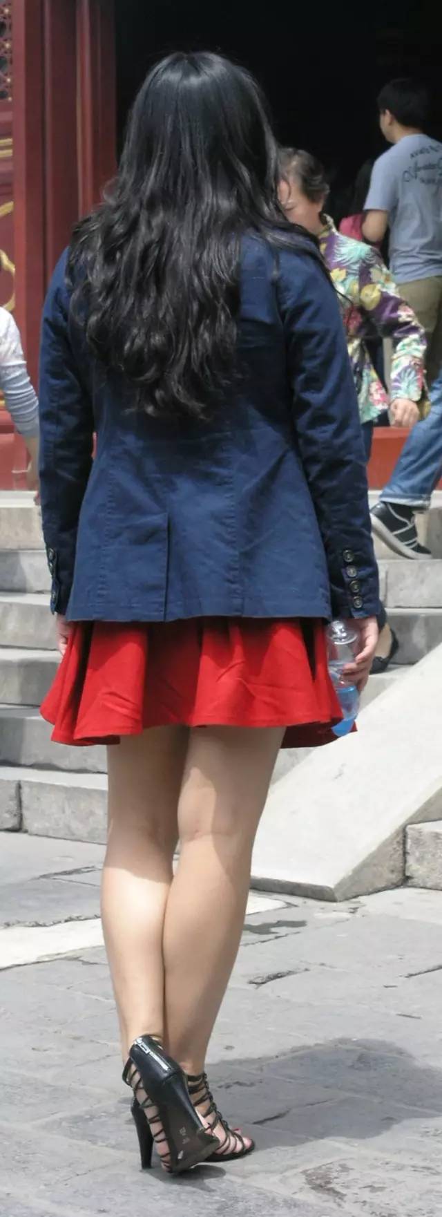 别的变美都要靠整，唯独华发三千，你值得拥有